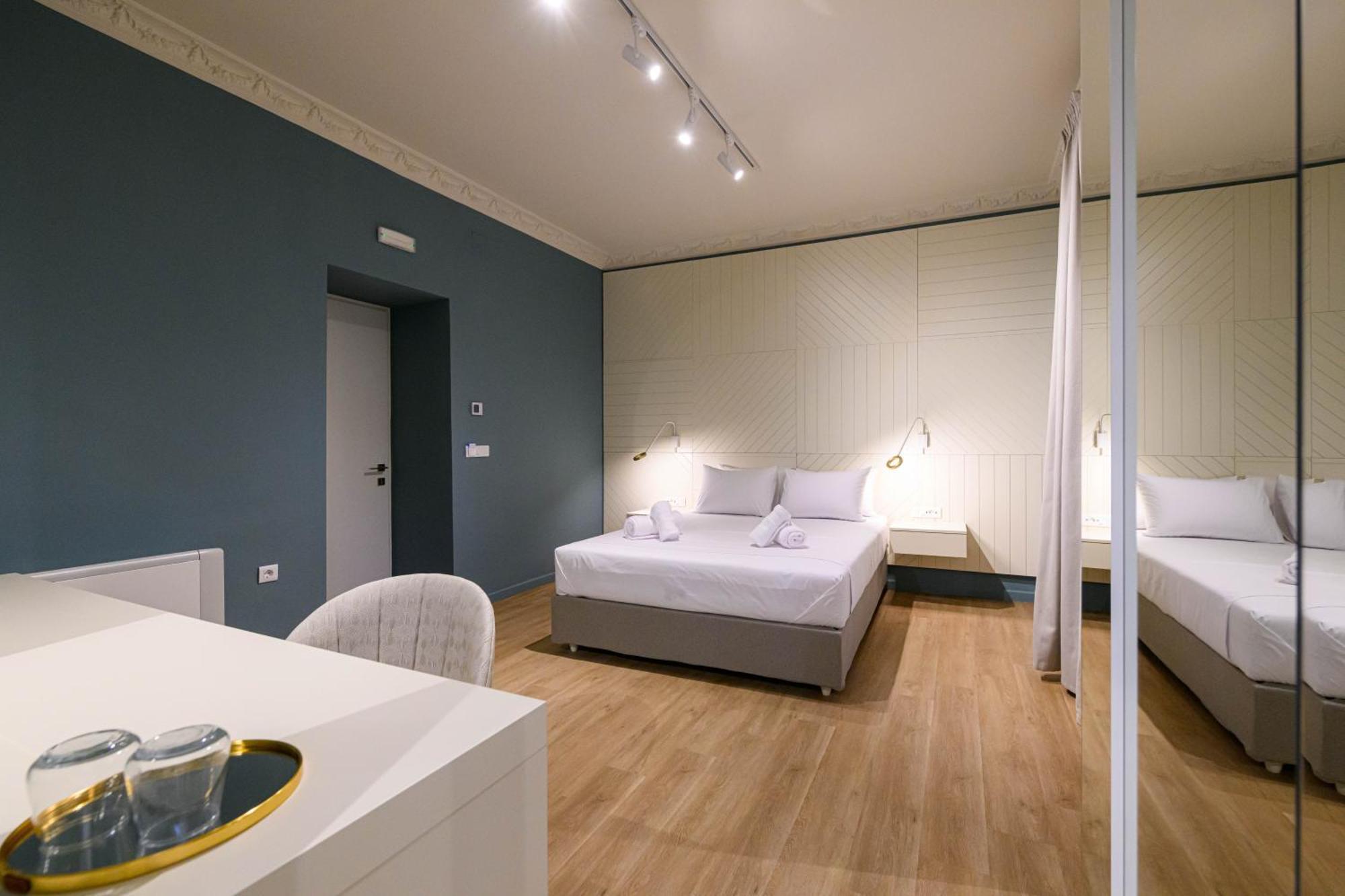 Blueblood - The Rooms Kalamata Bagian luar foto