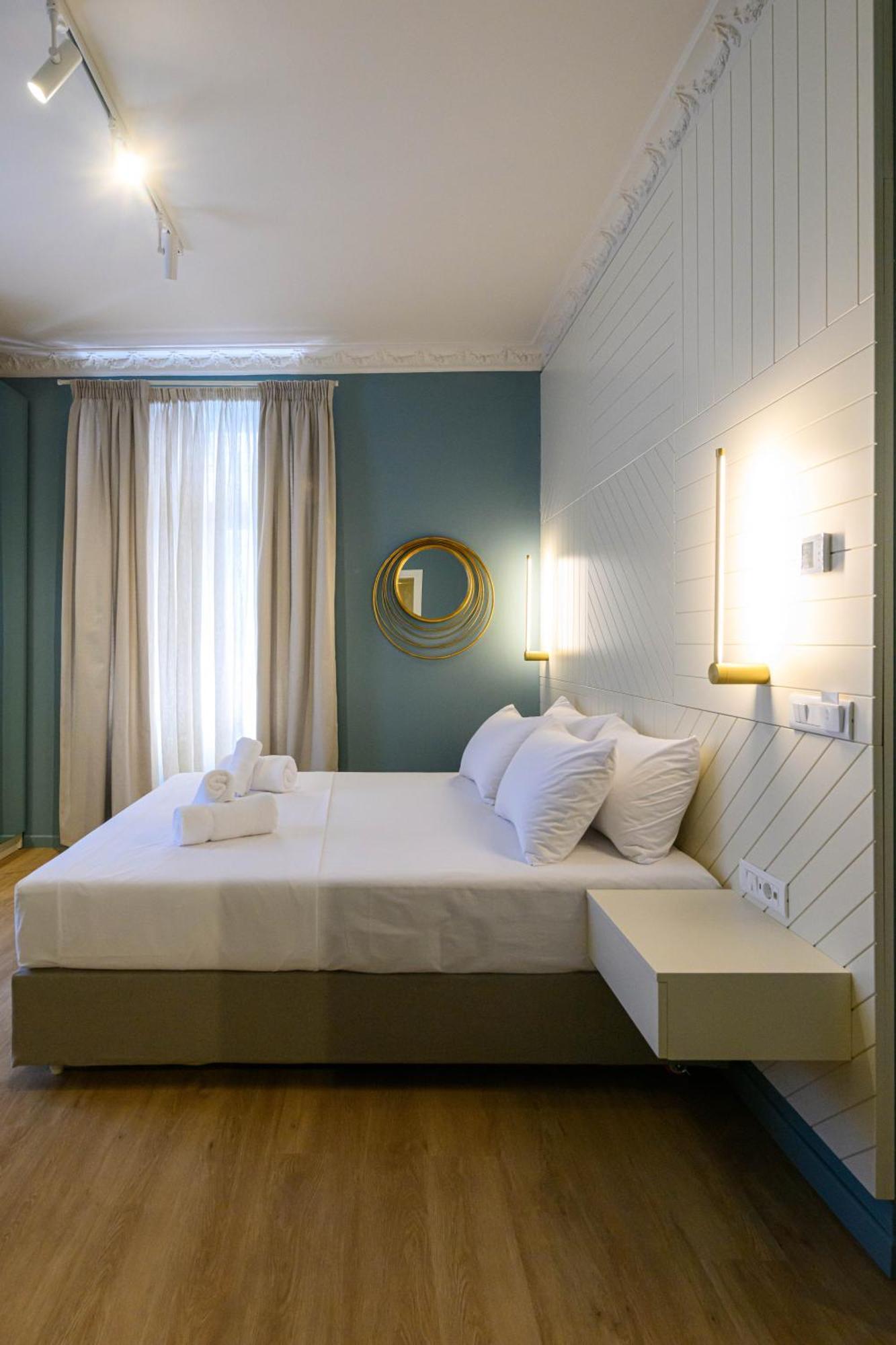 Blueblood - The Rooms Kalamata Bagian luar foto