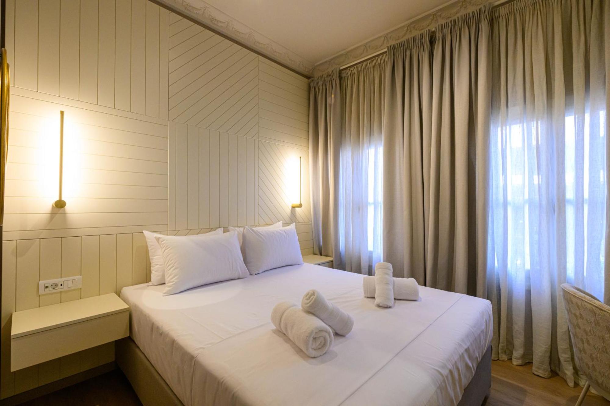 Blueblood - The Rooms Kalamata Bagian luar foto