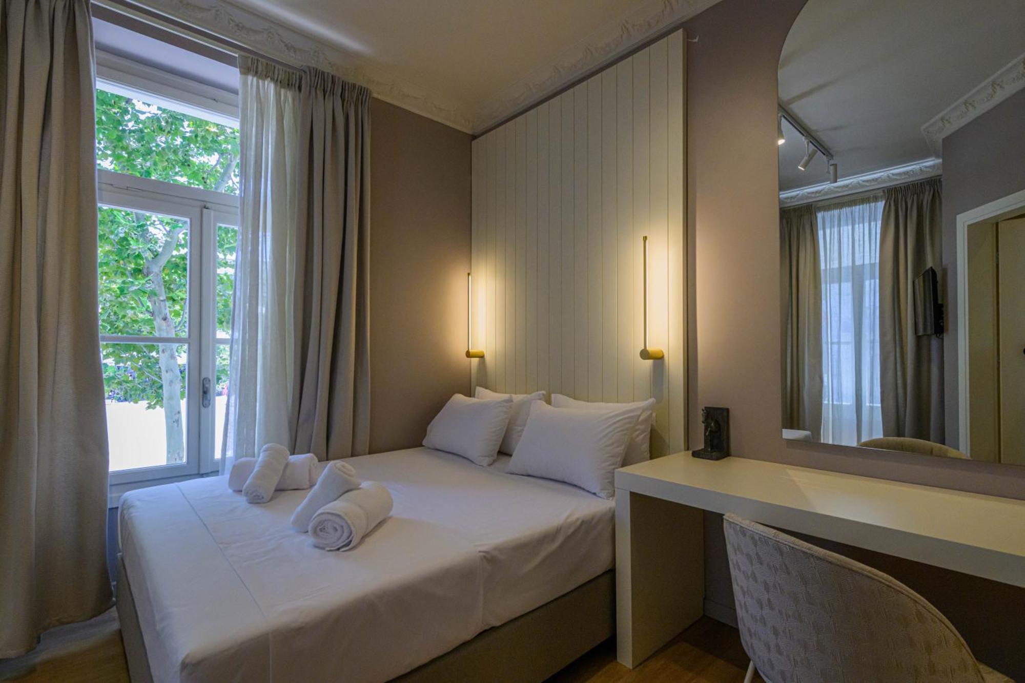Blueblood - The Rooms Kalamata Bagian luar foto
