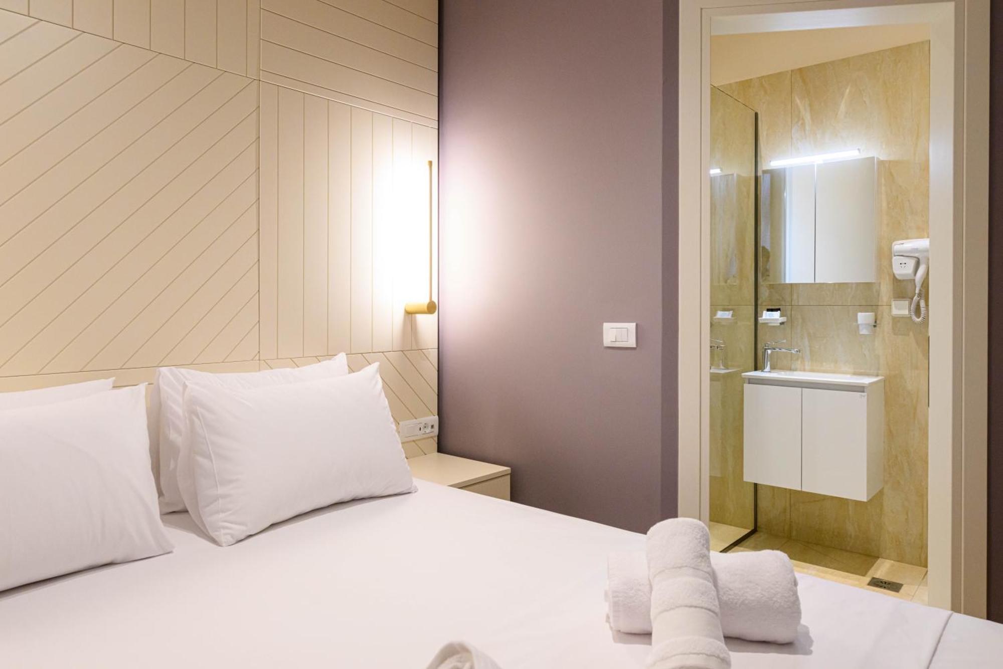 Blueblood - The Rooms Kalamata Bagian luar foto