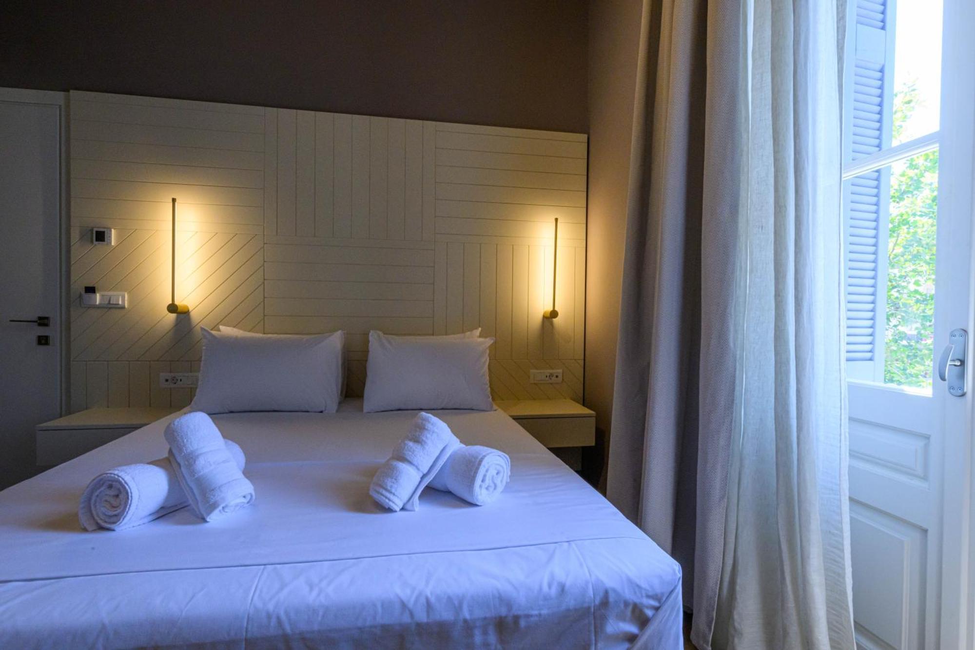 Blueblood - The Rooms Kalamata Bagian luar foto