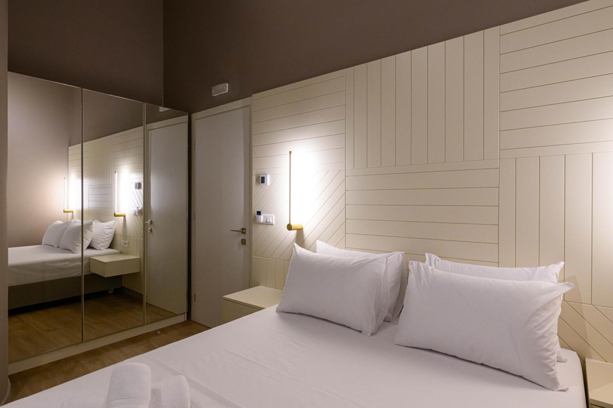 Blueblood - The Rooms Kalamata Bagian luar foto