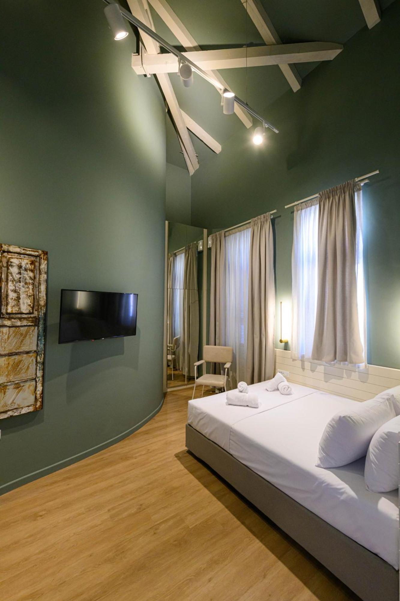 Blueblood - The Rooms Kalamata Bagian luar foto