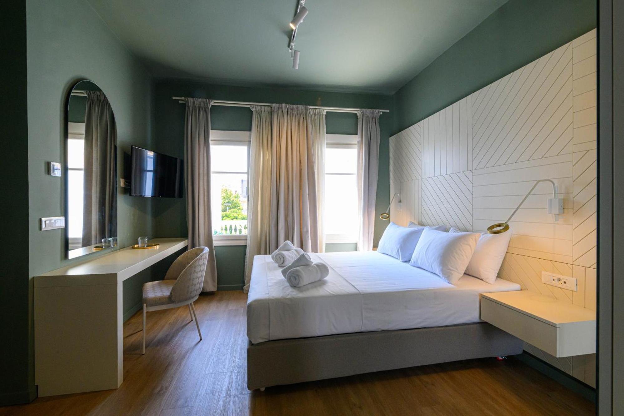 Blueblood - The Rooms Kalamata Bagian luar foto
