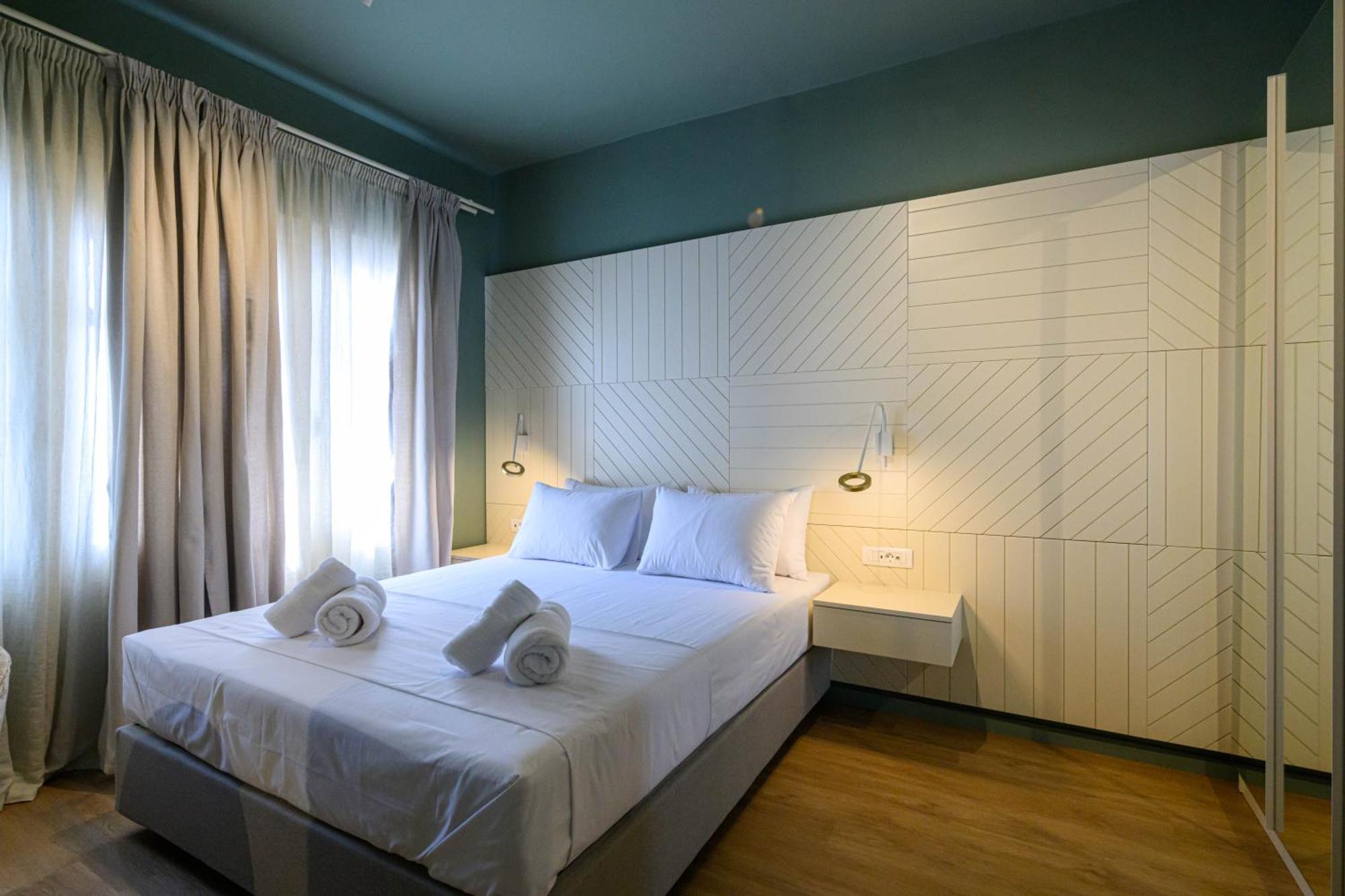 Blueblood - The Rooms Kalamata Bagian luar foto