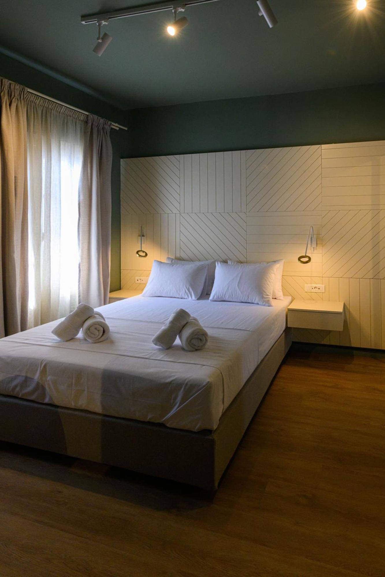 Blueblood - The Rooms Kalamata Bagian luar foto